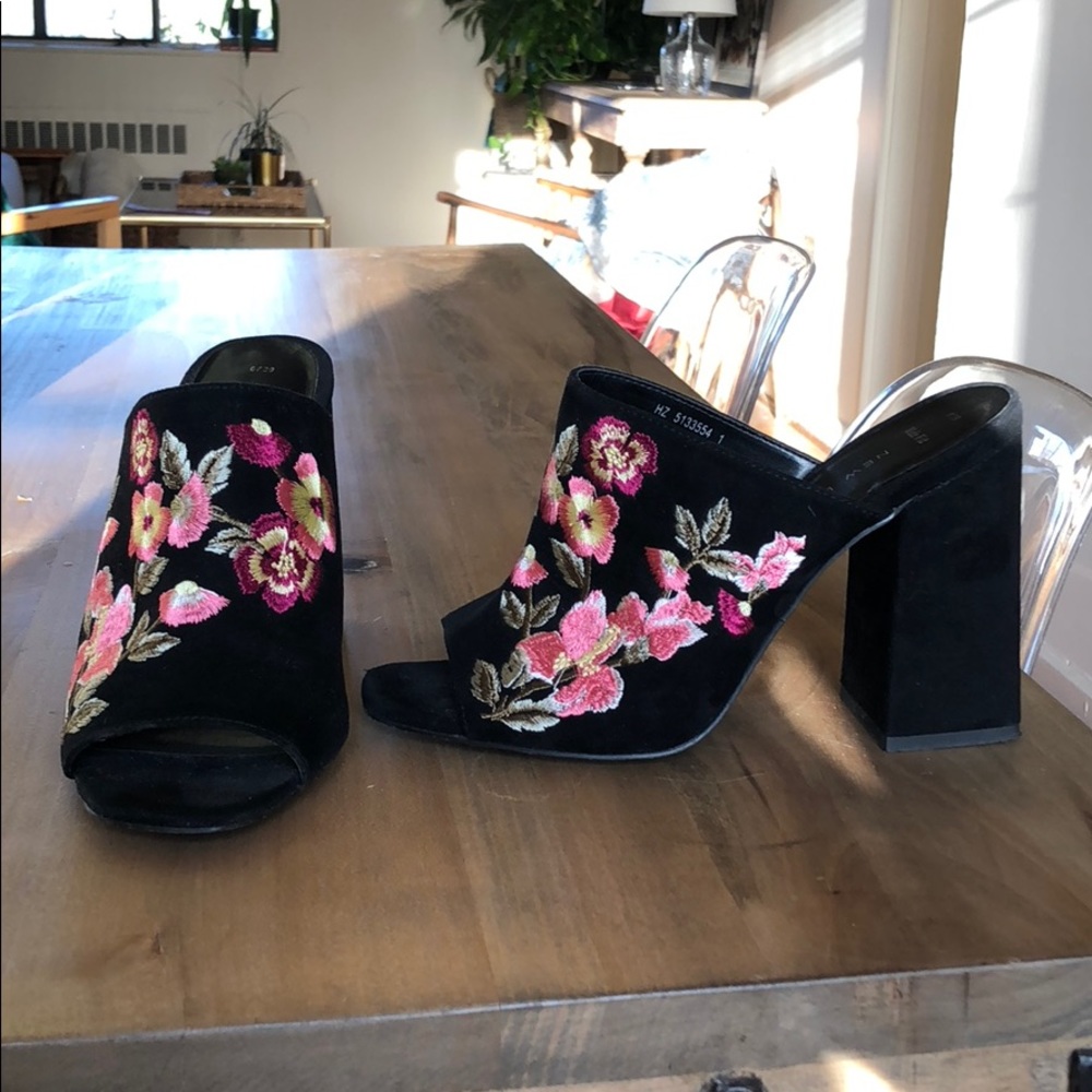 ☆ New Look Embroidered Mules